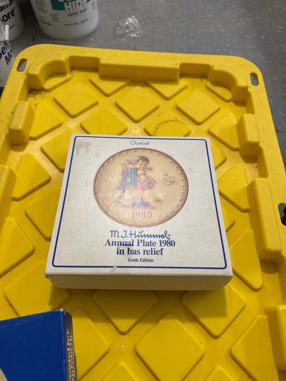1980 M.J. Hummel Goebel Annual Plate 10th Edition School Girl in Bas Relief with